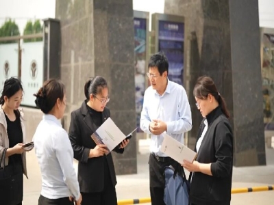 區(qū)領(lǐng)導(dǎo)調(diào)研綠色建材產(chǎn)業(yè)鏈發(fā)展 天意科技光伏清掃機(jī)器人成亮點