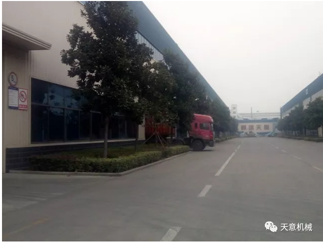 天意機(jī)械為柬埔寨客戶加工生產(chǎn)年產(chǎn)80萬平方輕質(zhì)墻板生產(chǎn)線成功裝車啟運(yùn)！