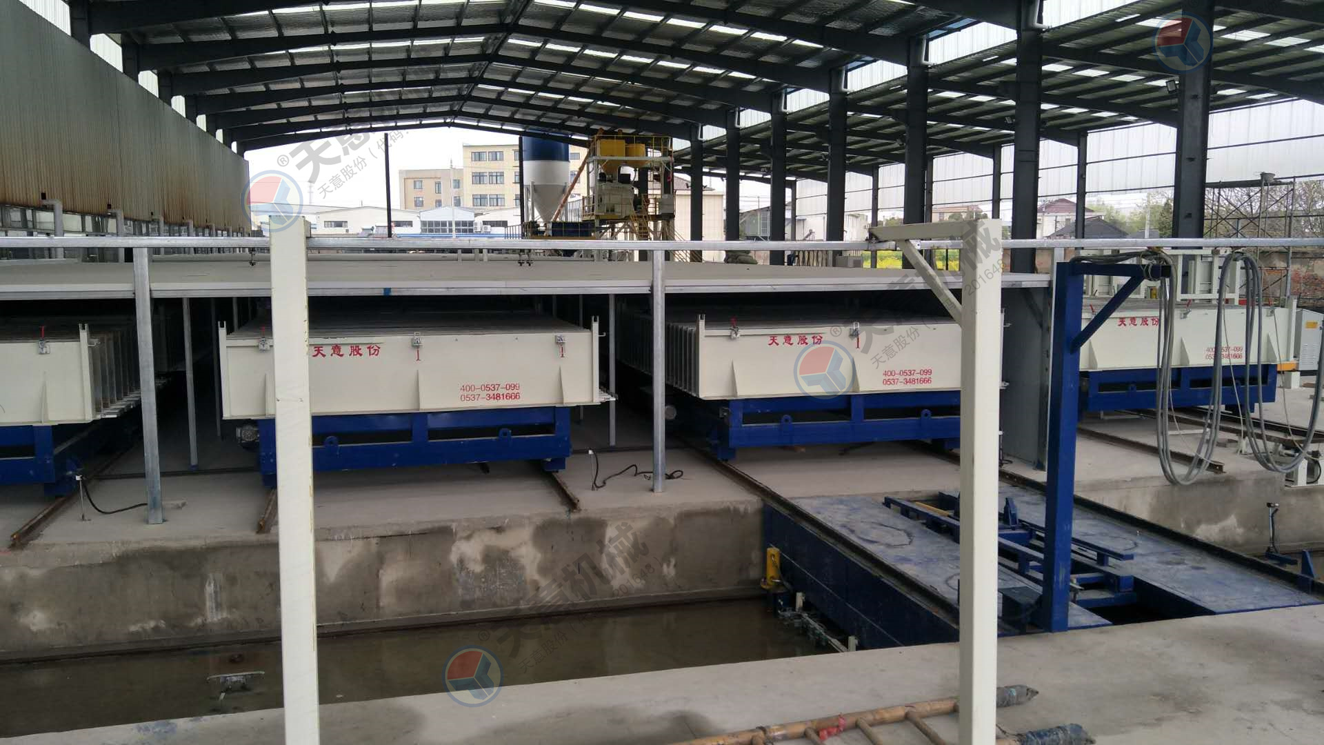 相對于傳統(tǒng)墻板機(jī)設(shè)備，新型墻板機(jī)有點(diǎn)更多